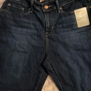 New with tags mid rise Bermuda shorts. Levi Strauss size 8